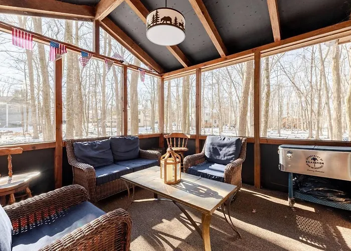 Cozy Cabin At Poconos With Hot Tub And Fire Pit