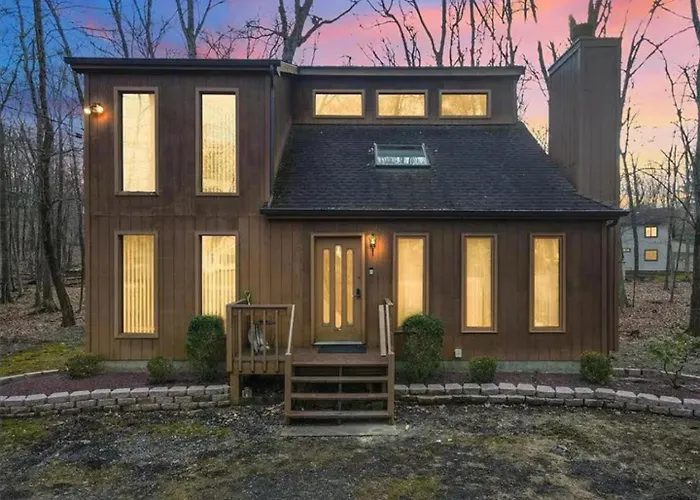 Cozy Cabin At Poconos With Hot Tub And Fire Pit