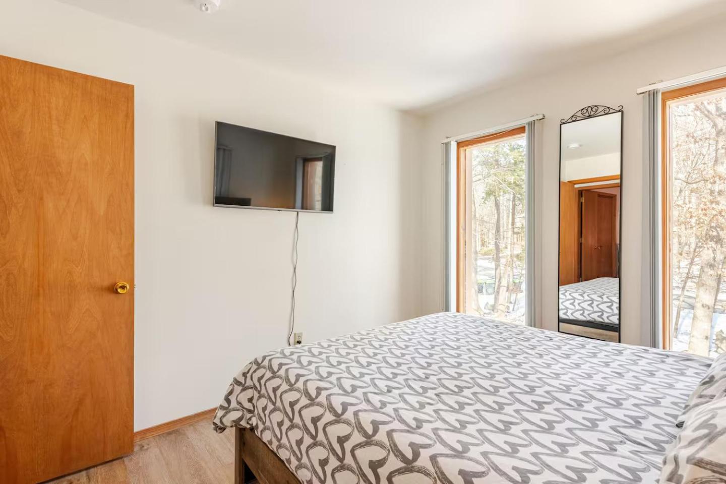Cozy At Poconos With Hot Tub And Fire Pit East Stroudsburg