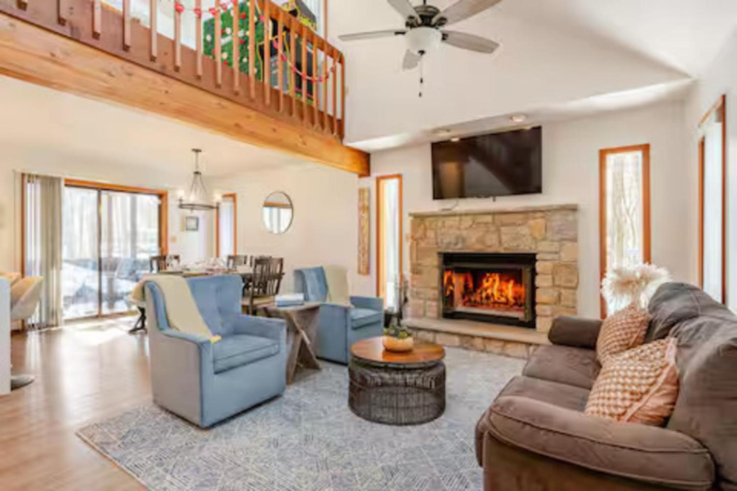 Holiday home Cozy At Poconos With Hot Tub And Fire Pit *